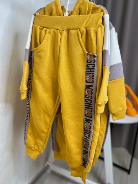 Дитячий костюм "Moschino з ведмедиком", гірчичний двунитка 5 років (110 розмір)1